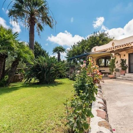 Villa Con Immenso Giardino Орозеи Екстериор снимка