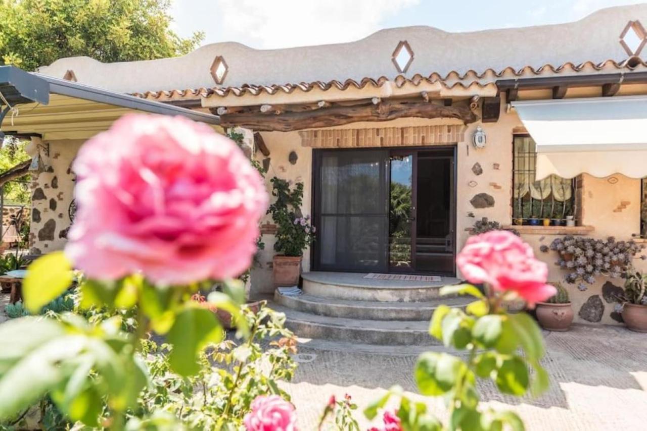 Villa Con Immenso Giardino Орозеи Екстериор снимка
