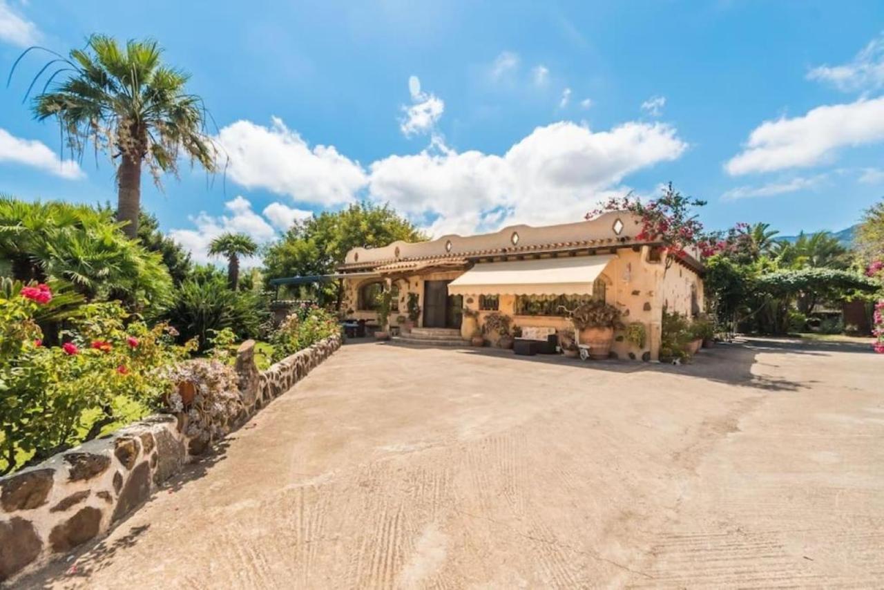 Villa Con Immenso Giardino Орозеи Екстериор снимка