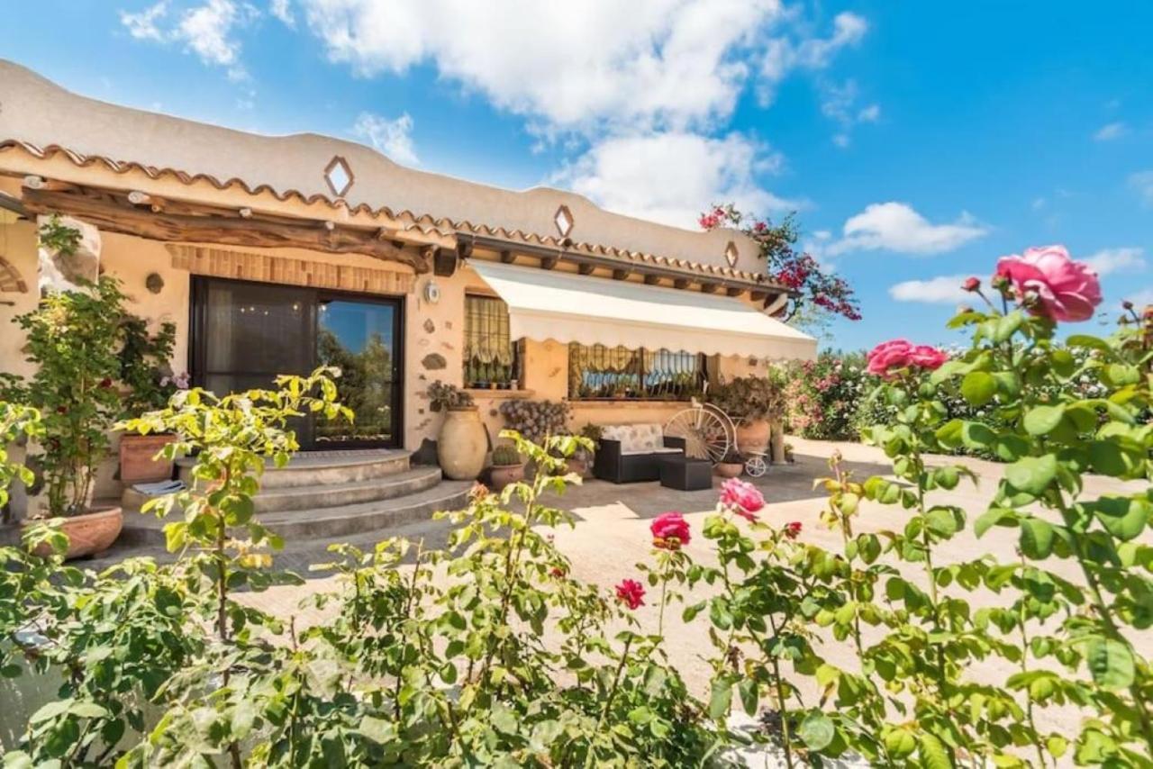 Villa Con Immenso Giardino Орозеи Екстериор снимка