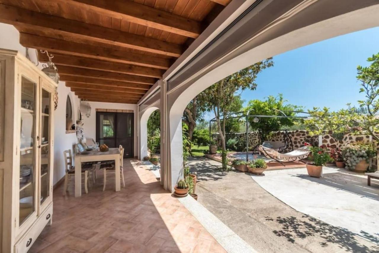 Villa Con Immenso Giardino Орозеи Екстериор снимка
