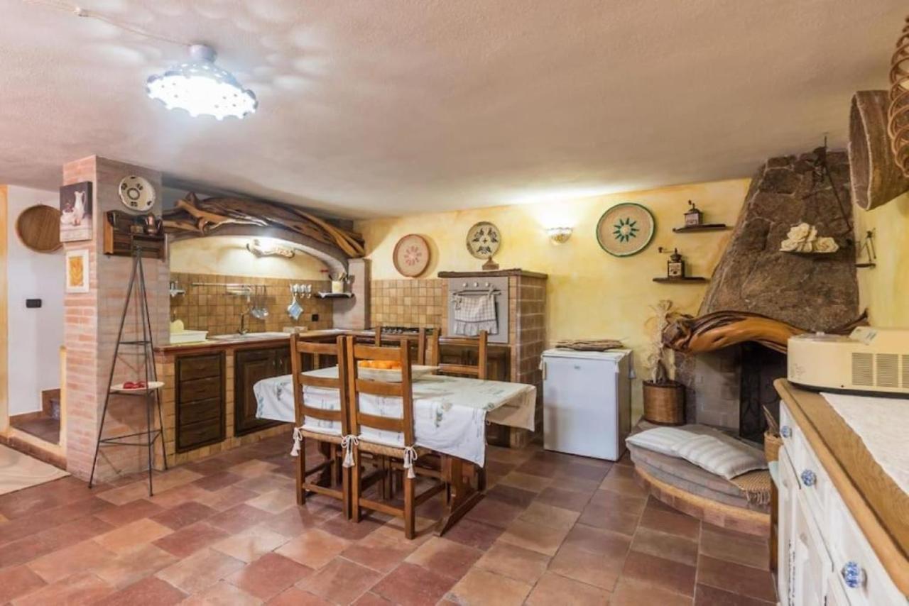 Villa Con Immenso Giardino Орозеи Екстериор снимка