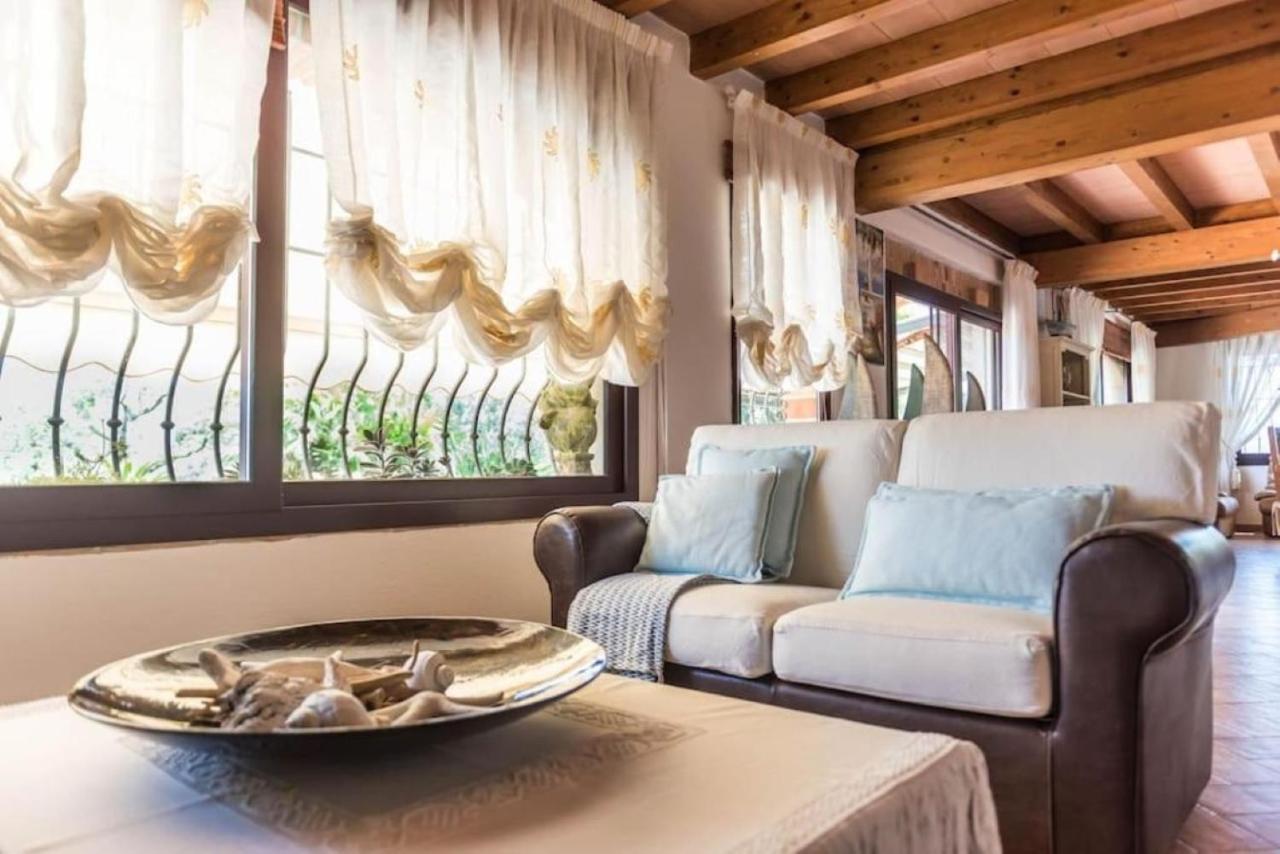 Villa Con Immenso Giardino Орозеи Екстериор снимка