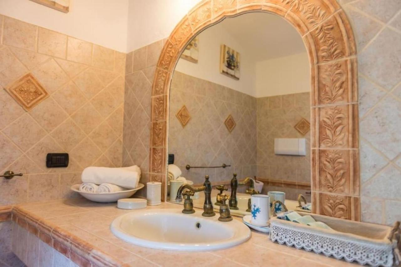 Villa Con Immenso Giardino Орозеи Екстериор снимка