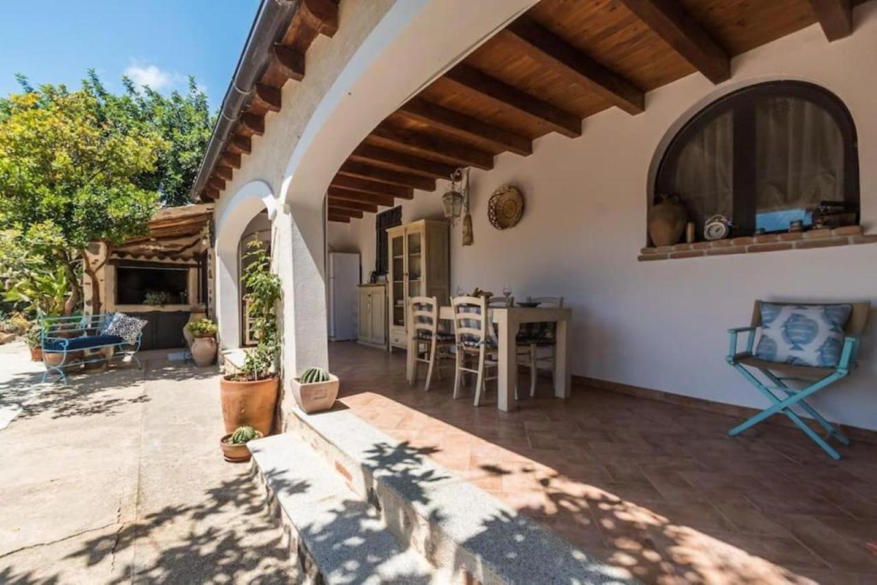Villa Con Immenso Giardino Орозеи Екстериор снимка