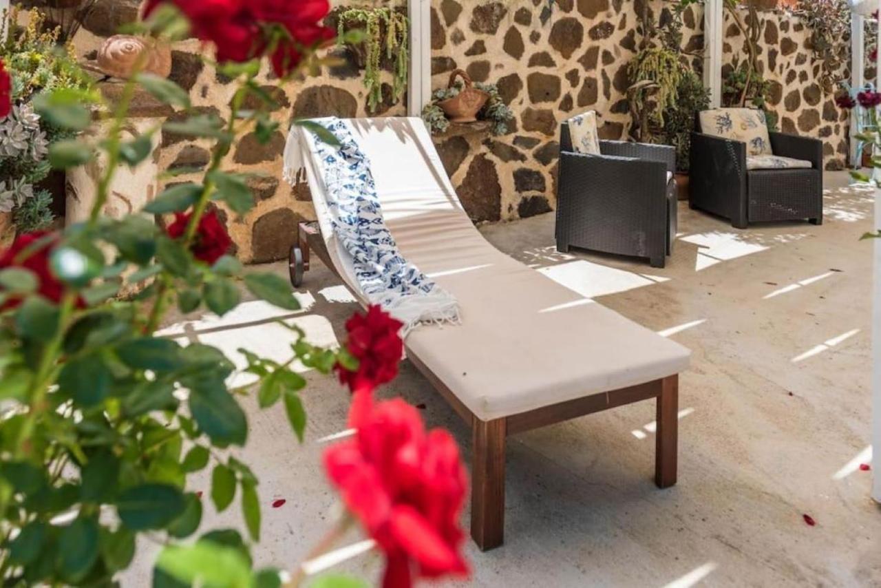 Villa Con Immenso Giardino Орозеи Екстериор снимка