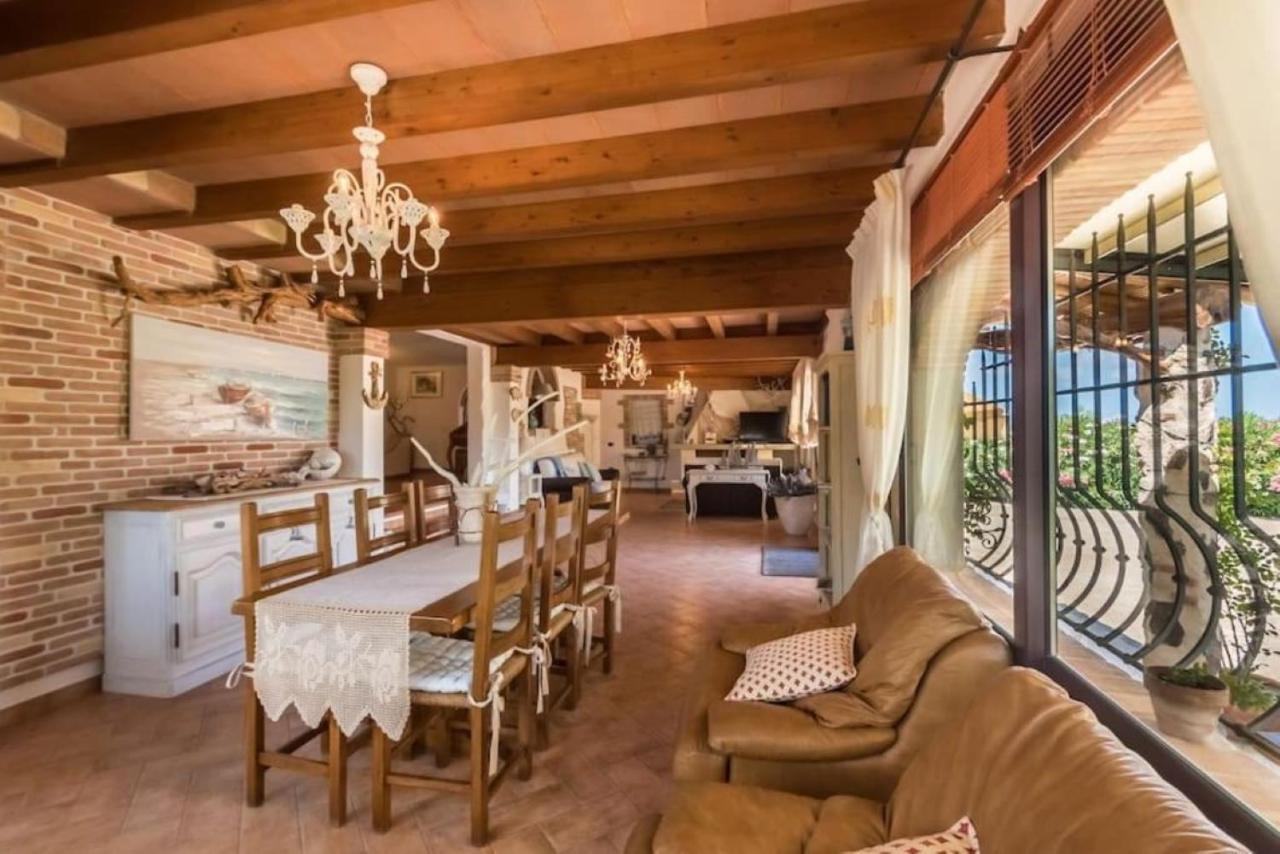 Villa Con Immenso Giardino Орозеи Екстериор снимка