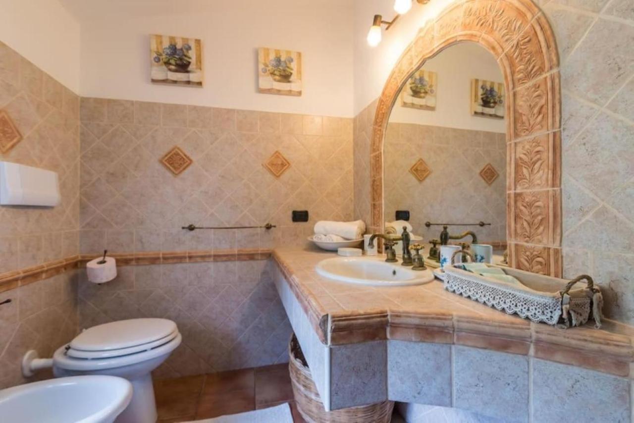 Villa Con Immenso Giardino Орозеи Екстериор снимка