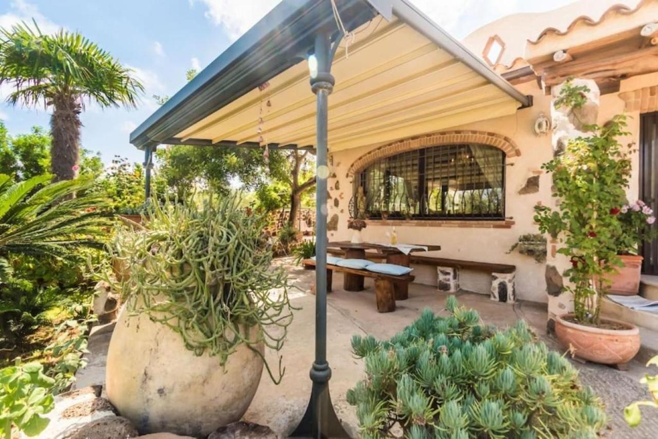 Villa Con Immenso Giardino Орозеи Екстериор снимка