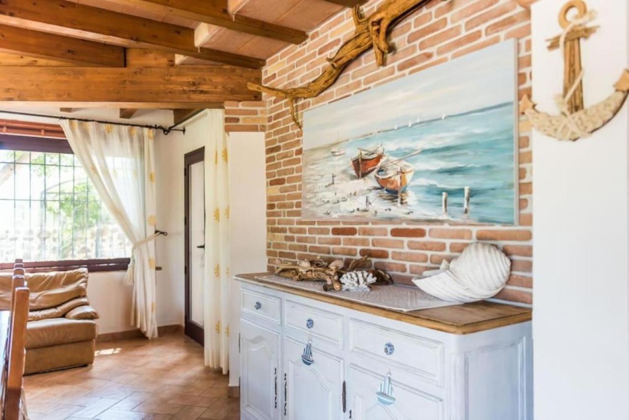 Villa Con Immenso Giardino Орозеи Екстериор снимка