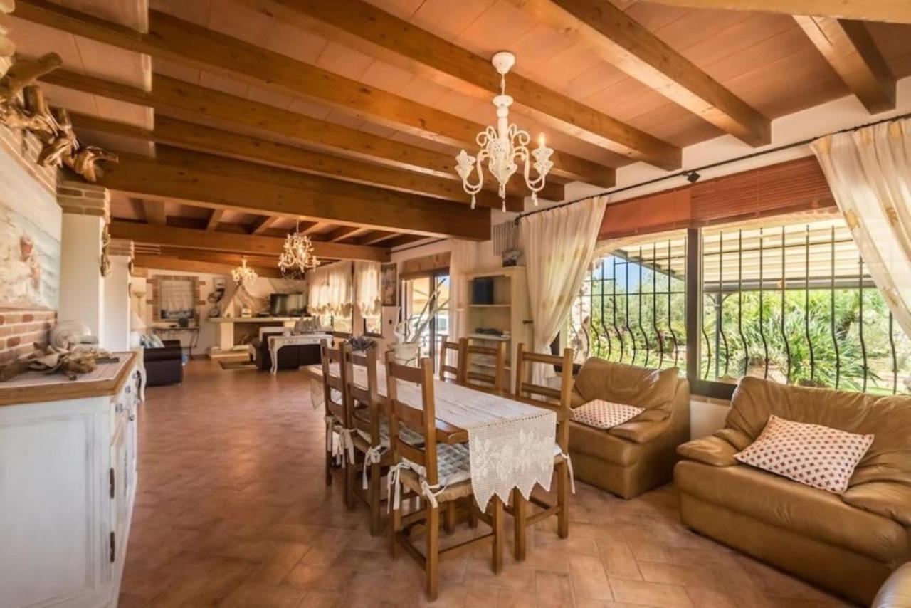 Villa Con Immenso Giardino Орозеи Екстериор снимка
