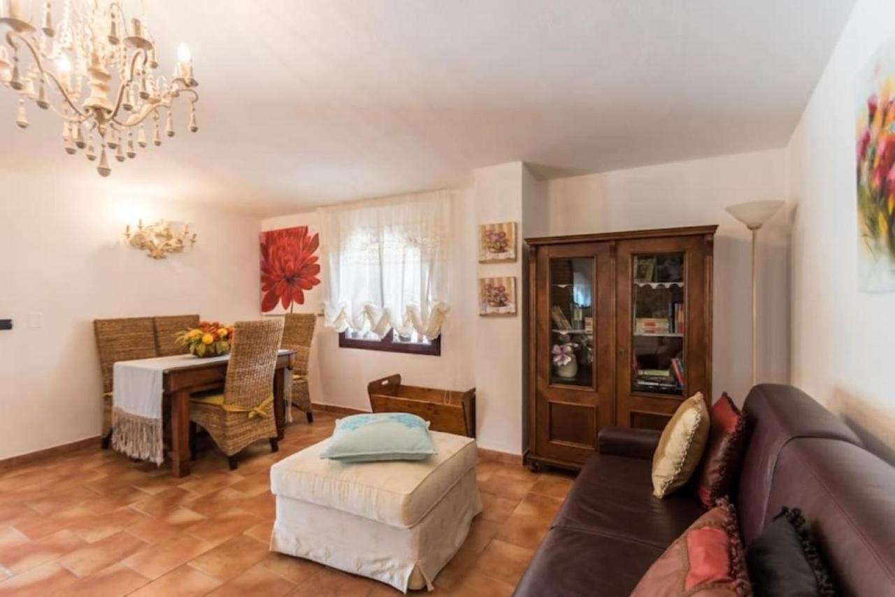 Villa Con Immenso Giardino Орозеи Екстериор снимка