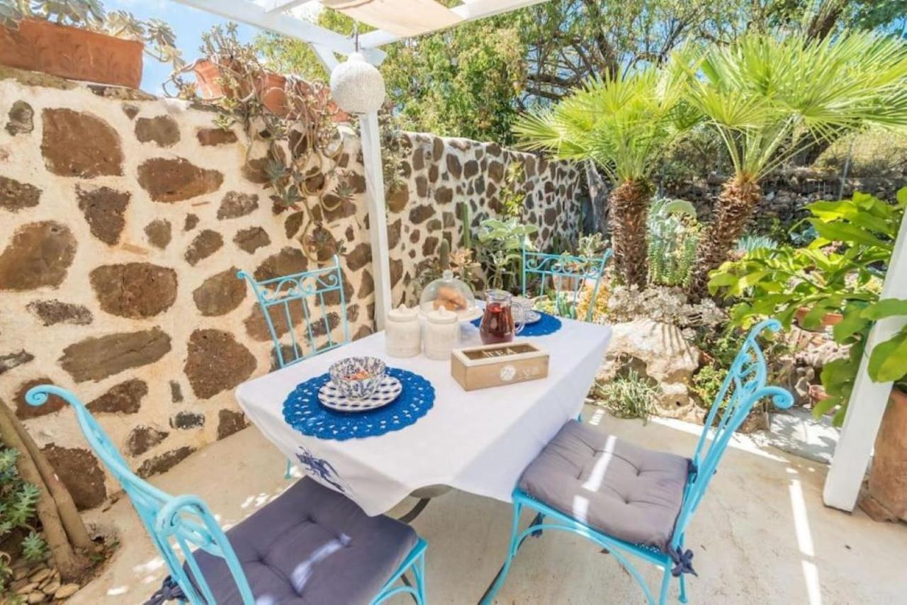 Villa Con Immenso Giardino Орозеи Екстериор снимка