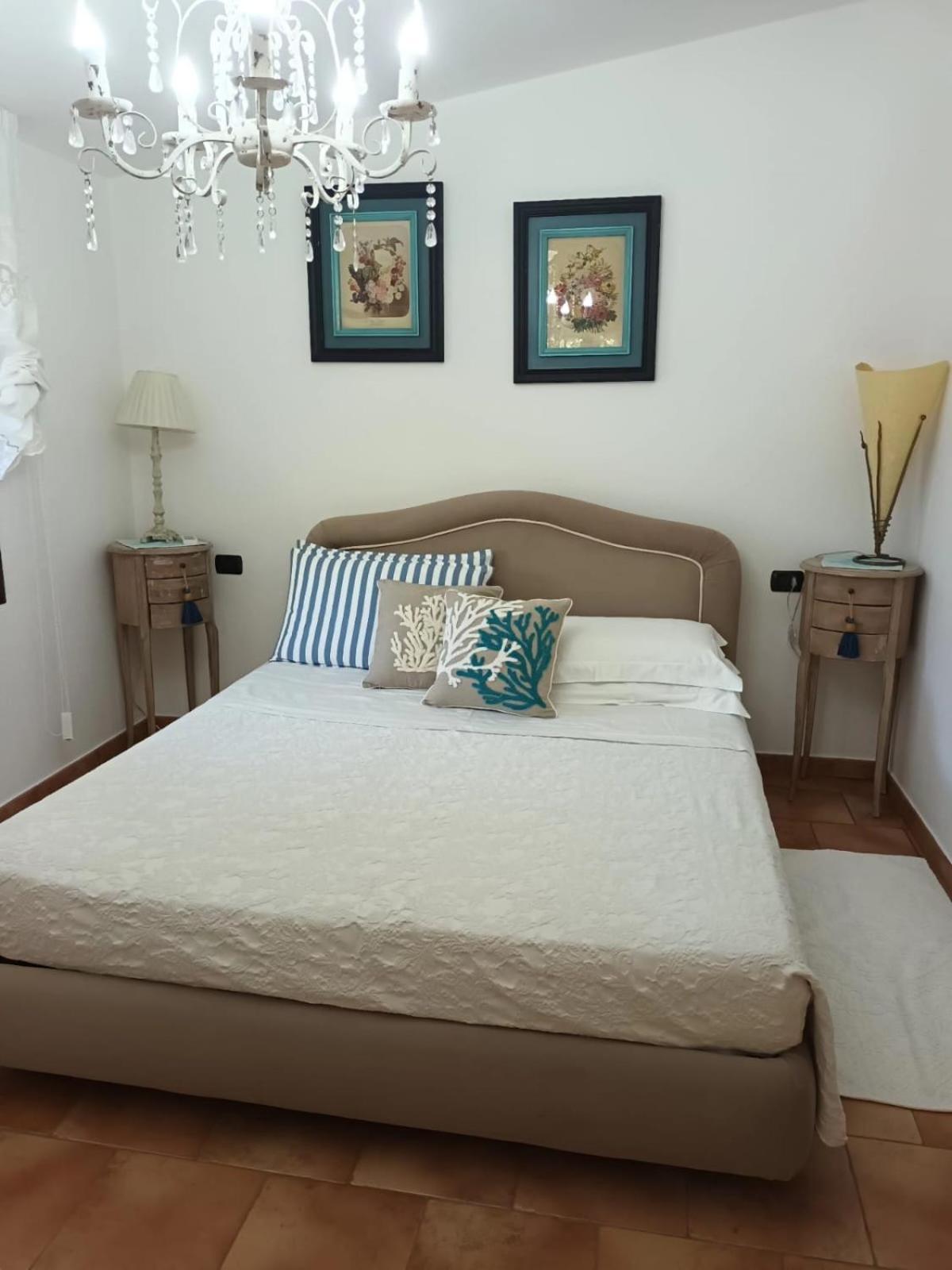 Villa Con Immenso Giardino Орозеи Екстериор снимка