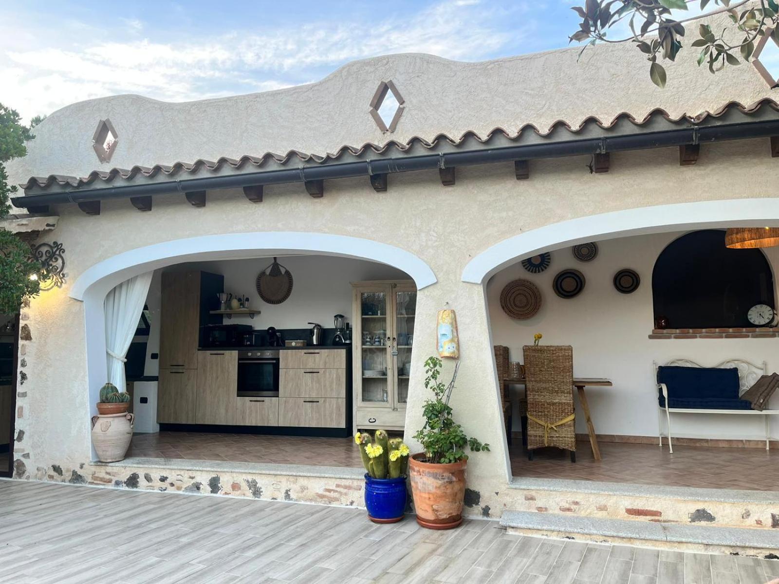 Villa Con Immenso Giardino Орозеи Екстериор снимка