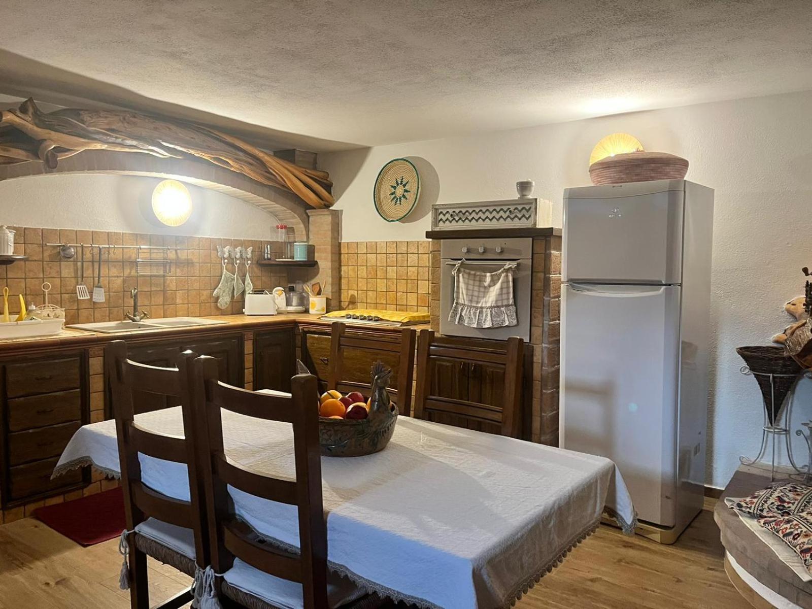 Villa Con Immenso Giardino Орозеи Екстериор снимка